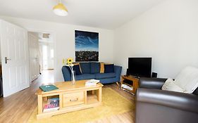 Briars Close - Four Bed Property On The Edge Of The Peak District National Park